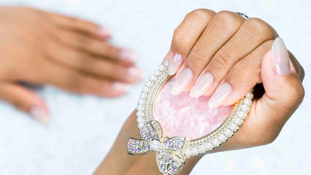 thumbnai do curso Como ganhar dinheiro como designer de unhas: fibra de vidro glazed donut